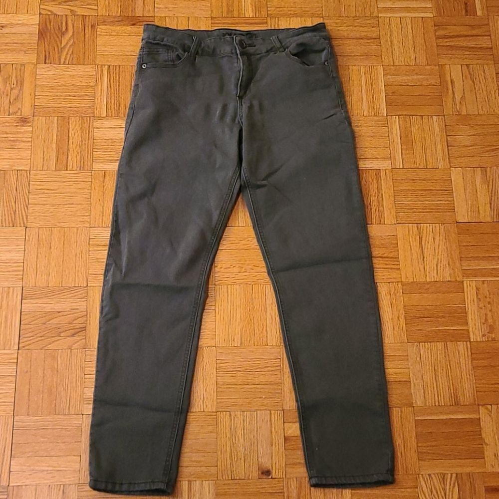 Rue 21 Gray mid rise skinny pants Size 13